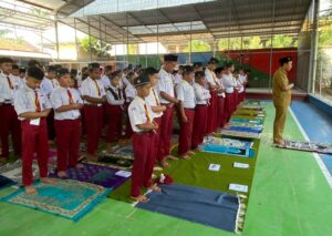 pembiasaan-solat-duha-smp-ihsaniyah-tegal
